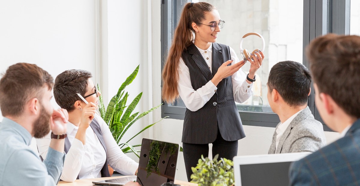 DIMMI COME DESCRIVI IL TUO LAVORO E TI DIRÒ COME LO FAI